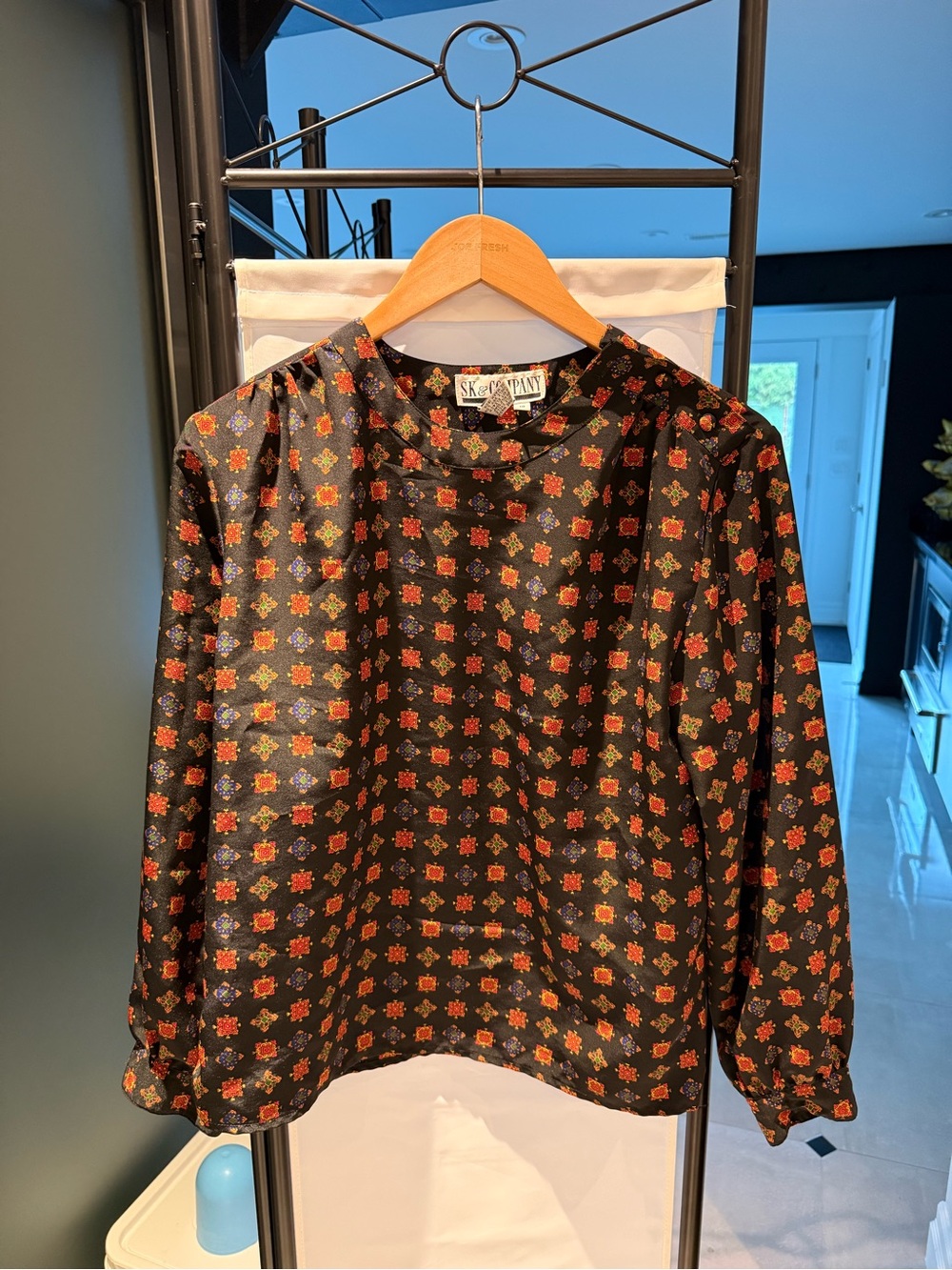 SK & Company Vintage Satin Medallion Blouse button  Neck Size 10 Petite 10P